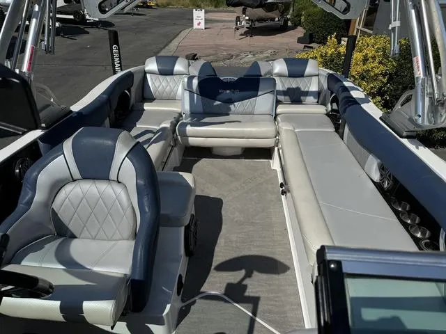 Slide: The Image of MasterCraft X46 2014 - 8