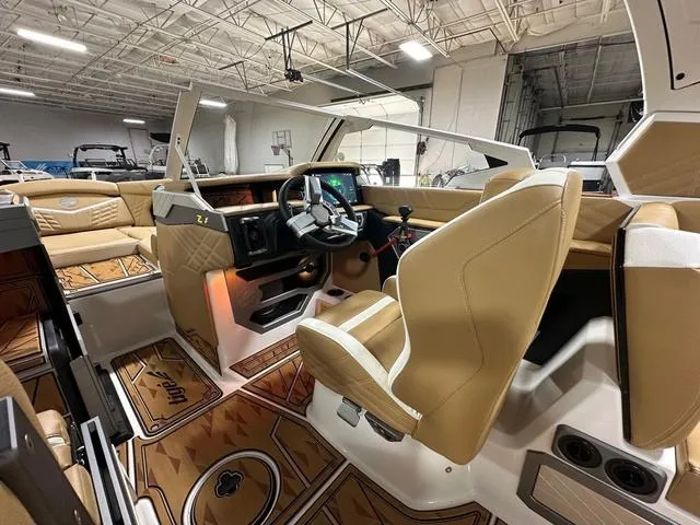 Slide: The Image of Tigé 25ZX 2025 - 13