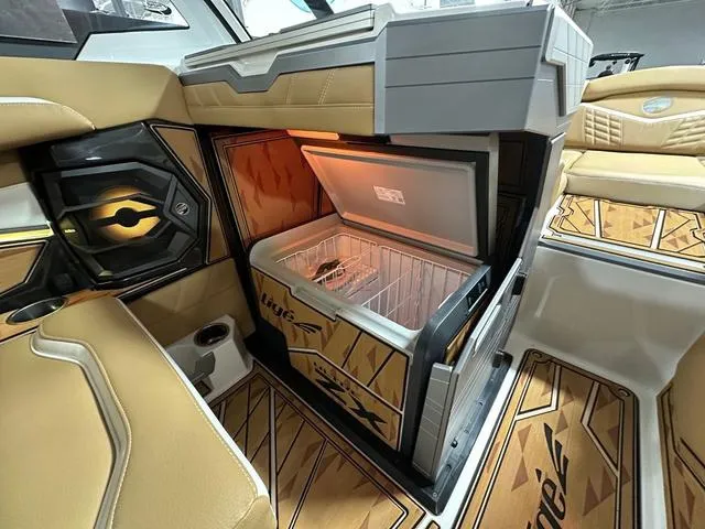 Slide: The Image of Tigé 25ZX 2025 - 16