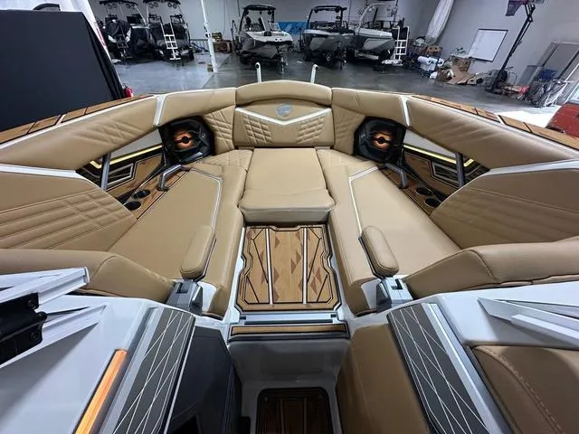 Slide: The Image of Tigé 25ZX 2025 - 17