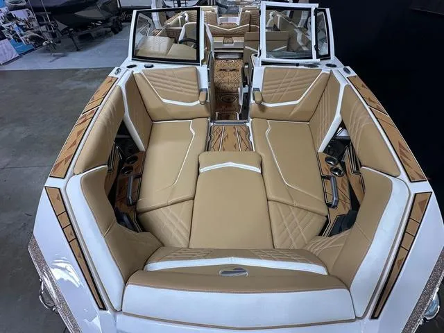 Slide: The Image of Tigé 25ZX 2025 - 18