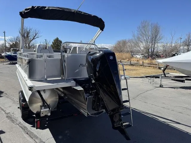 Slide: The Image of Avalon Venture 2385 Rear Fish 2025 - 11