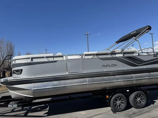 Slide: The Image of Avalon Venture 2385 Rear Fish 2025 - 14
