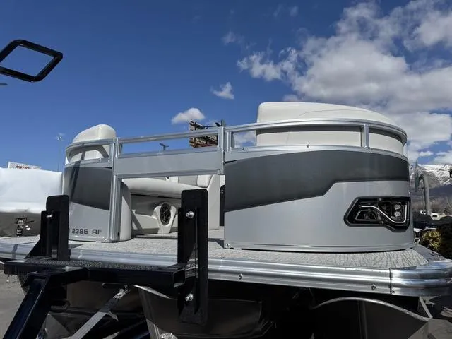 Slide: The Image of Avalon Venture 2385 Rear Fish 2025 - 3