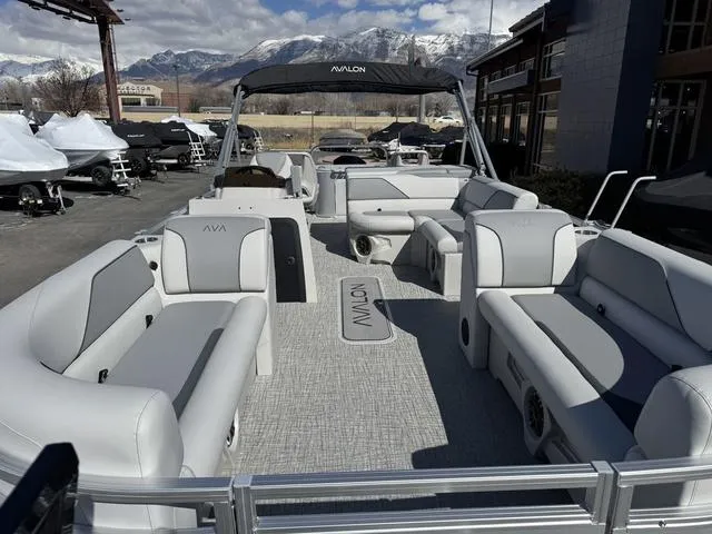 Slide: The Image of Avalon Venture 2385 Rear Fish 2025 - 8