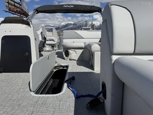 Slide: The Image of Avalon Venture 2385 Rear Fish 2025 - 9