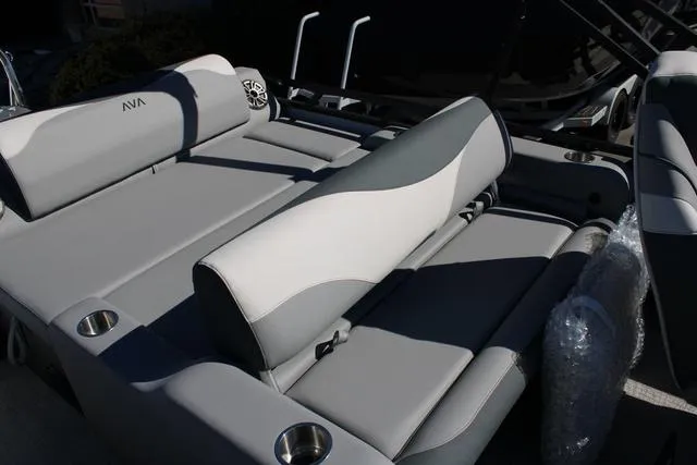 Slide: The Image of Avalon LSZ 2385 Versatile Rear Lounger 2025 - 7