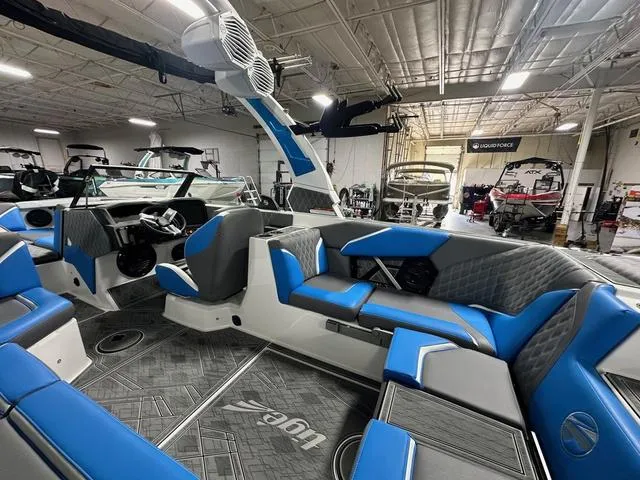 Slide: The Image of Tigé 24RZX 2025 - 10