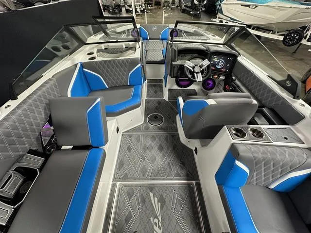 Slide: The Image of Tigé 24RZX 2025 - 11