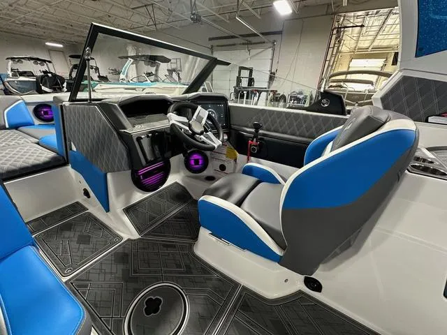 Slide: The Image of Tigé 24RZX 2025 - 12