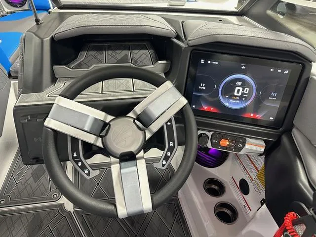 Slide: The Image of Tigé 24RZX 2025 - 13