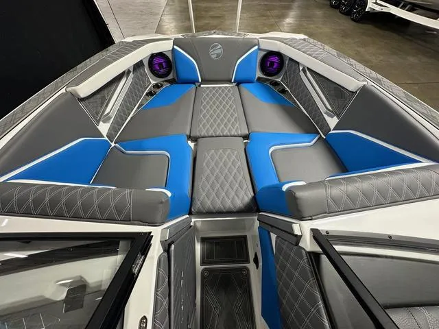 Slide: The Image of Tigé 24RZX 2025 - 14