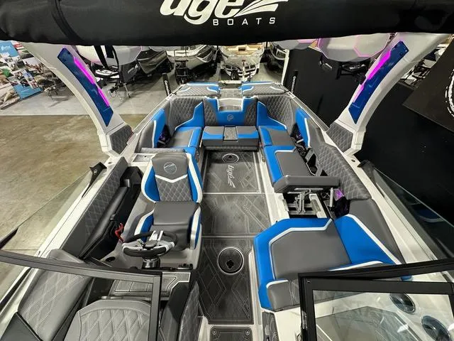 Slide: The Image of Tigé 24RZX 2025 - 16