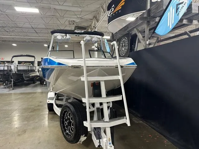 Slide: The Image of Tigé 24RZX 2025 - 3