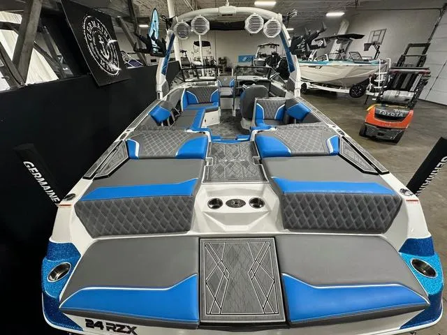 Slide: The Image of Tigé 24RZX 2025 - 6