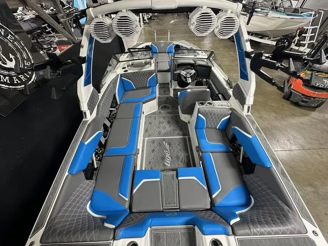 Slide: The Image of Tigé 24RZX 2025 - 8