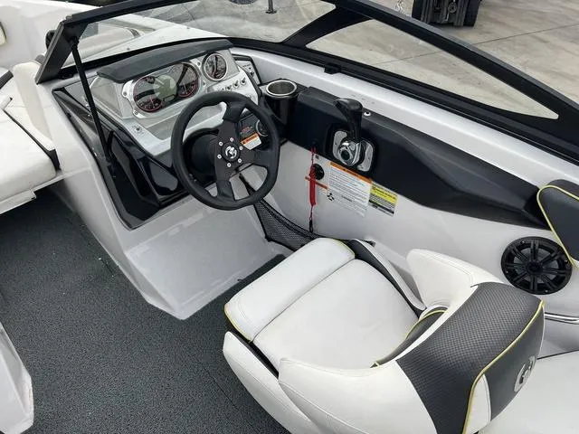 Slide: The Image of Scarab 215 Impulse Wake Edition 2016 - 19