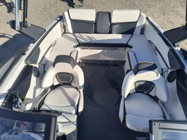 Slide: The Image of Scarab 215 Impulse Wake Edition 2016 - 5