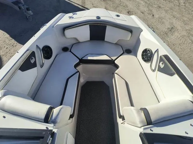 Slide: The Image of Scarab 215 Impulse Wake Edition 2016 - 6