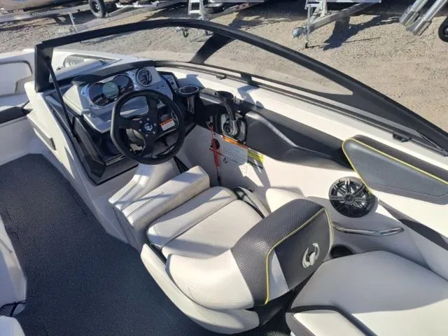 Slide: The Image of Scarab 215 Impulse Wake Edition 2016 - 7