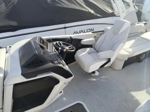 Slide: The Image of Avalon Excalibur LTD Quad Lounge Switch (Non Windshield) 2025 - 10