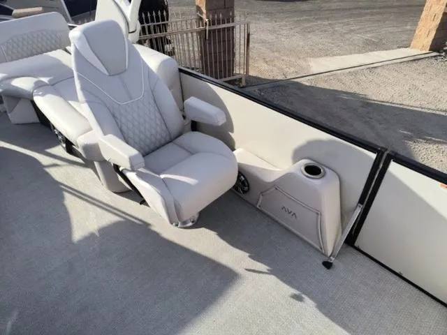 Slide: The Image of Avalon Excalibur LTD Quad Lounge Switch (Non Windshield) 2025 - 13
