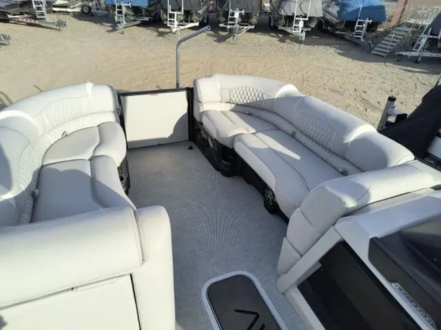 Slide: The Image of Avalon Excalibur LTD Quad Lounge Switch (Non Windshield) 2025 - 16