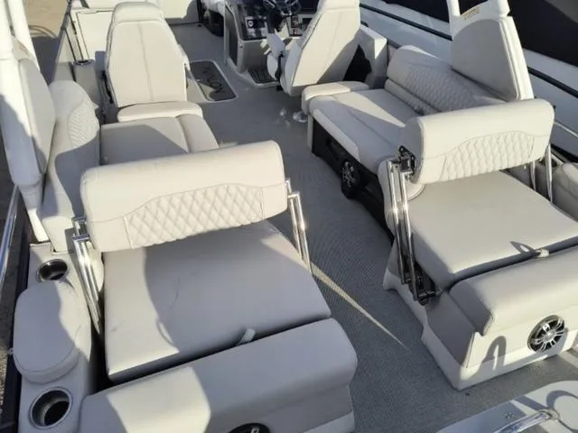 Slide: The Image of Avalon Excalibur LTD Quad Lounge Switch (Non Windshield) 2025 - 17