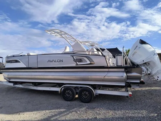 Slide: The Image of Avalon Excalibur LTD Quad Lounge Switch (Non Windshield) 2025 - 3