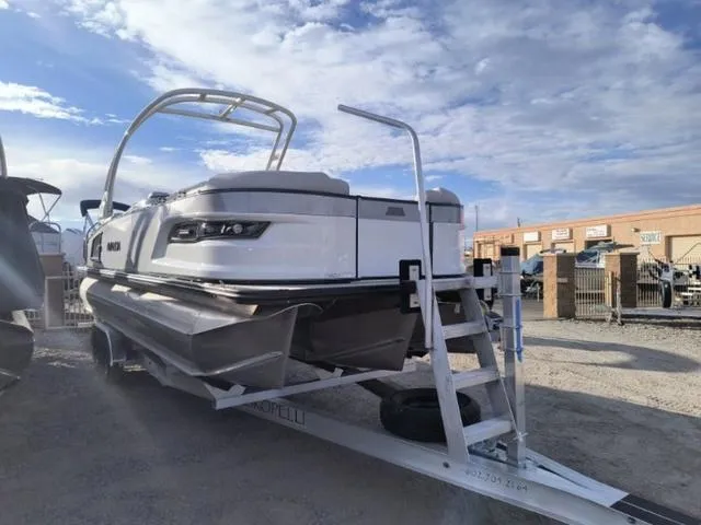 Slide: The Image of Avalon Excalibur LTD Quad Lounge Switch (Non Windshield) 2025 - 4