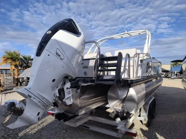 Slide: The Image of Avalon Excalibur LTD Quad Lounge Switch (Non Windshield) 2025 - 5