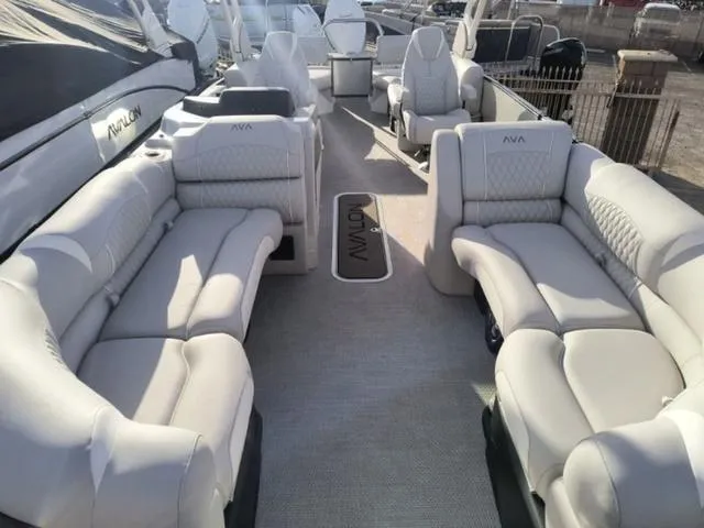 Slide: The Image of Avalon Excalibur LTD Quad Lounge Switch (Non Windshield) 2025 - 6