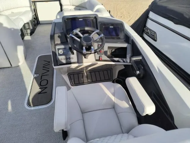 Slide: The Image of Avalon Excalibur LTD Quad Lounge Switch (Non Windshield) 2025 - 9