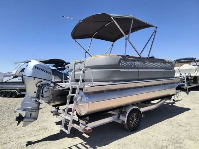 Slide: The Image of Avalon 19FT Quad Lounger 2025 - 3