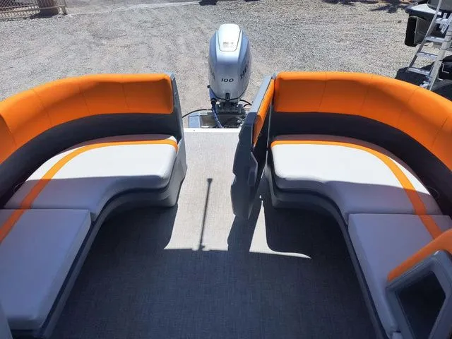 Slide: The Image of Avalon 19FT Quad Lounger 2025 - 9