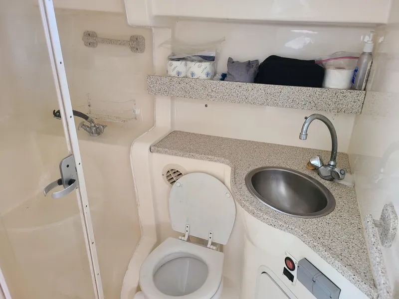 Slide: The Image of Rinker Fiesta Vee 330 2000 - 9