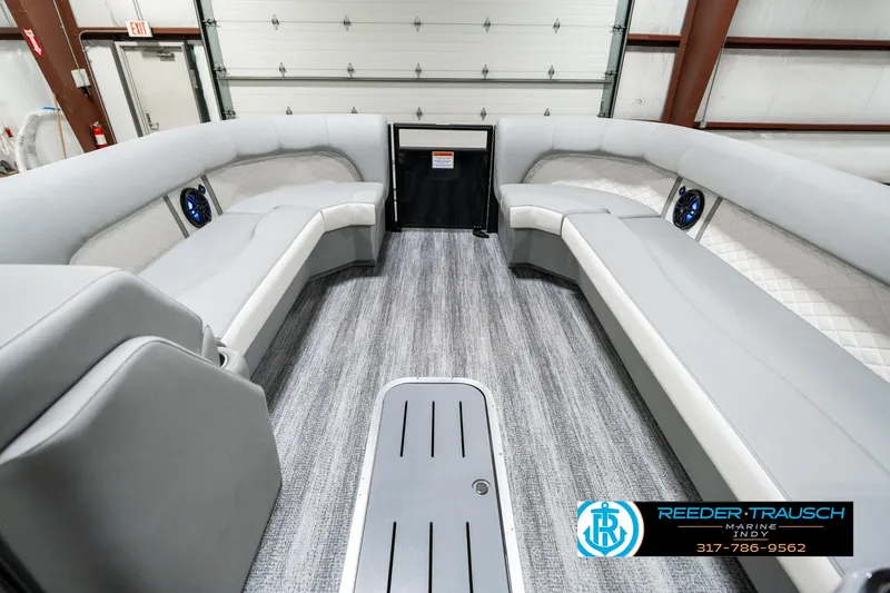 Slide: The Image of Interior of 2025 Bennington 25 LPD pontoon boat with gray seating and flooring. - 22