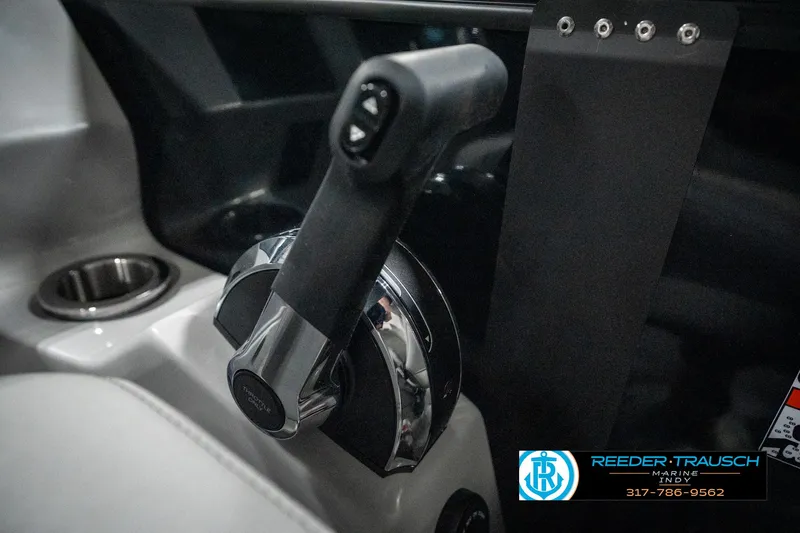 Slide: The Image of Throttle control of 2025 Bennington 25 LPD boat, featuring sleek design and functionality. - 42