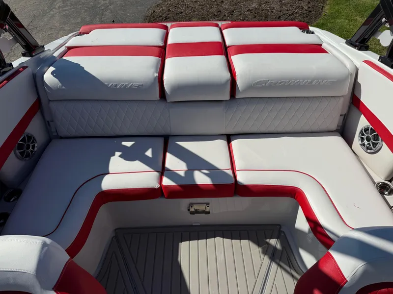 Slide: The Image of 2024 Crownline 220 SS SURF boat interior with red and white seating. - 12