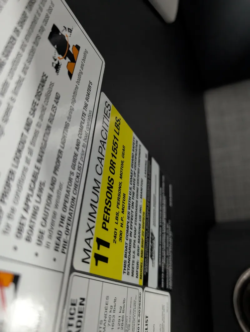 Slide: The Image of Capacity label on 2025 Manitou 22 CRUISE, max 11 persons or 1551 lbs. - 9