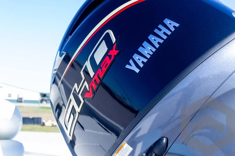 Slide: The Image of Yamaha VMAX SHO engine on 2025 G3 Bay 19 GX boat. - 11