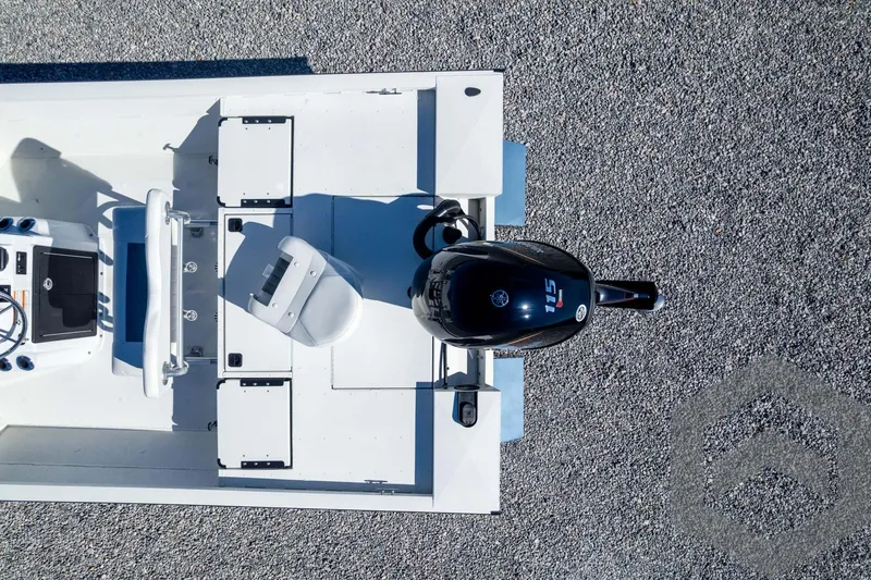 Slide: The Image of Overhead view of 2025 G3 Bay 19 GX boat with outboard motor. - 43