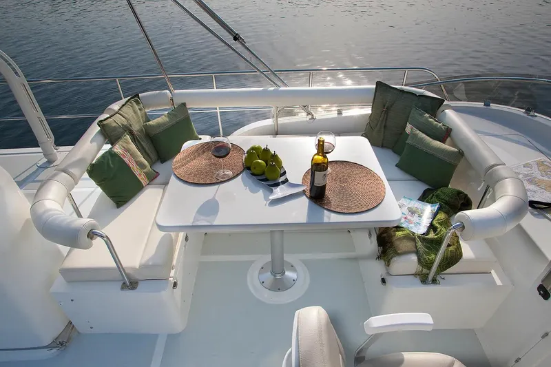 Slide: The Image of Flybridge Seating - 26