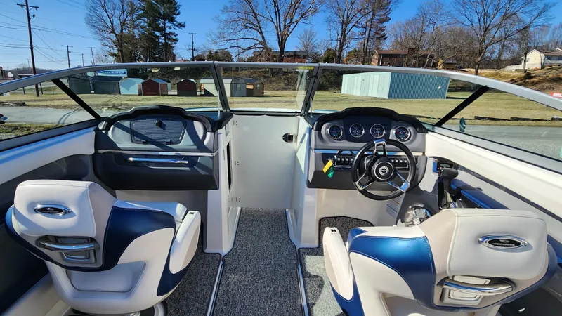 Slide: The Image of 2015 Chaparral 226 SSi boat interior with dual seats and dashboard view. - 7