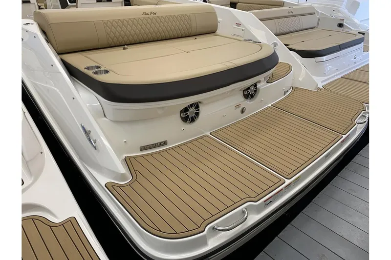 Slide: The Image of 2020 Sea Ray 280 SLX boat with tan seating and teak-style decking. - 5