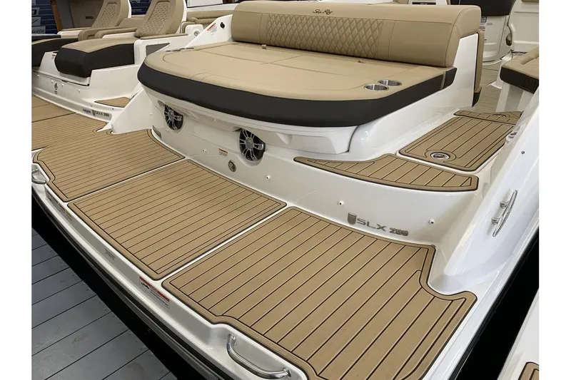 Slide: The Image of 2020 Sea Ray 280 SLX boat with spacious deck and comfortable seating. - 7