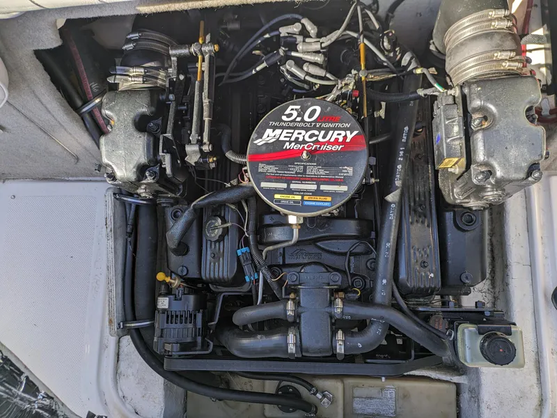 Slide: The Image of Engine of 2002 Maxum 2100 SC boat with Mercury MerCruiser 5.0 liter motor. - 15
