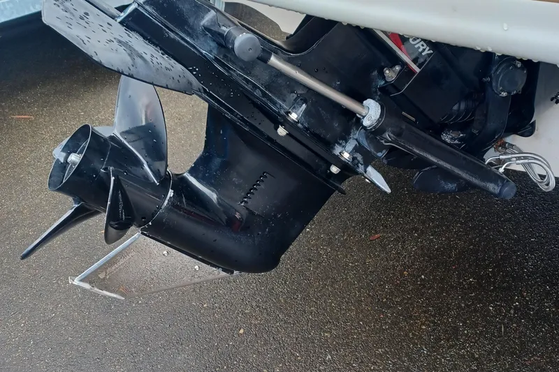 Slide: The Image of 2002 Maxum 2100 SC boat engine and propeller on wet surface. - 18