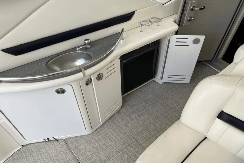 Slide: The Image of Sea Ray 44 Sundancer 2006 - 16