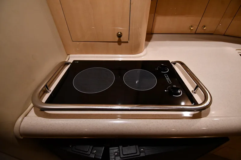 Slide: The Image of Stovetop in 2000 Sea Ray 370 Express Cruiser kitchen area. - 38